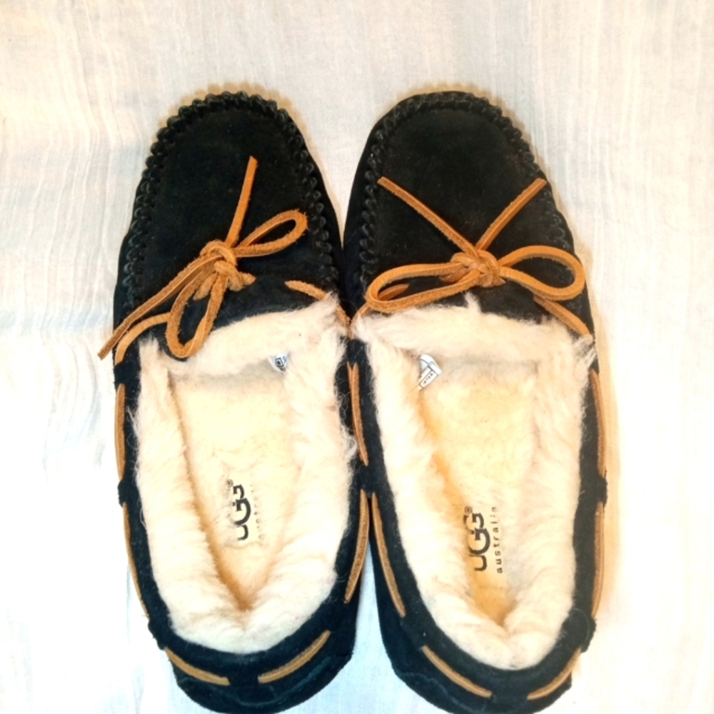 Women’s UGG Black Lined Moccasins Sz 6 Snuggly Cottage Cowgirl Comfy House shoes